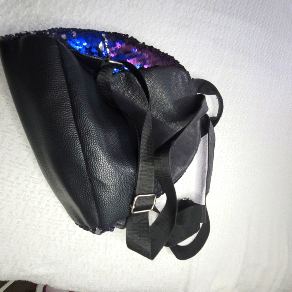 BAG Girls - Picture 4 of 5